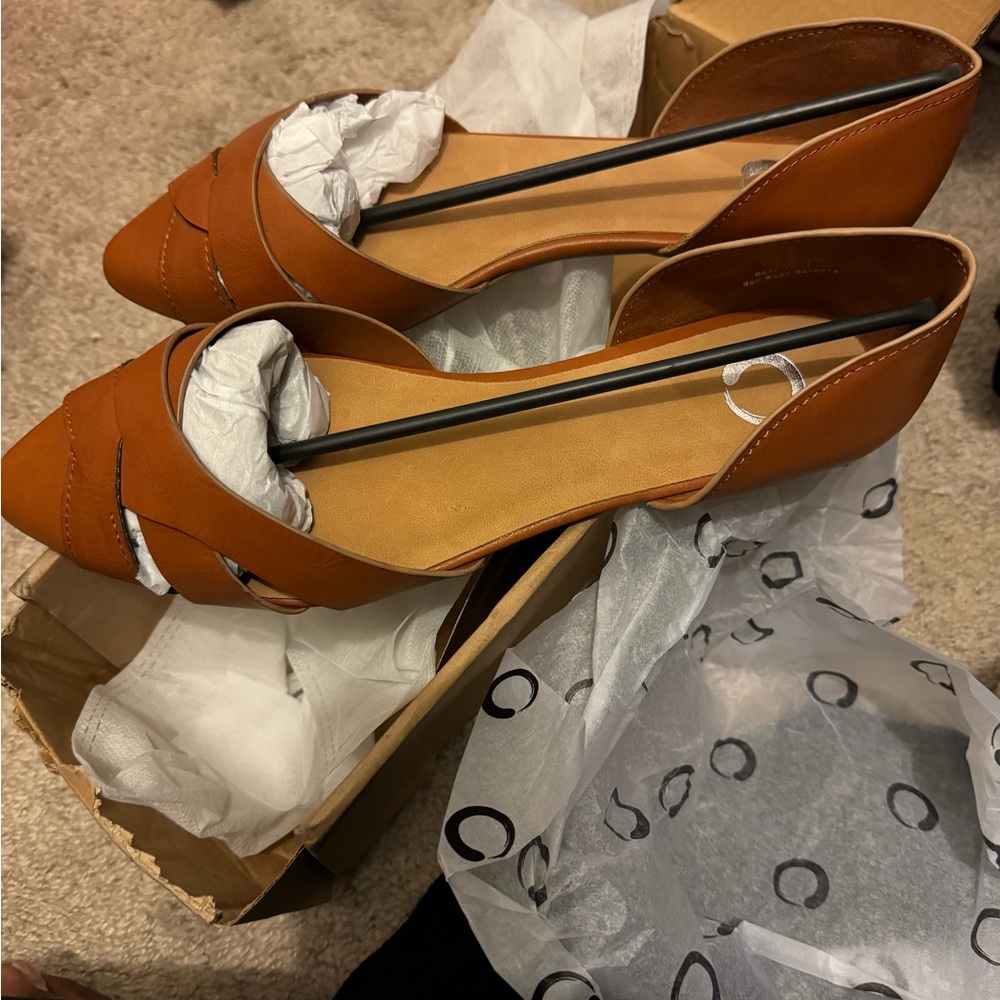 Size 9 casual flats.